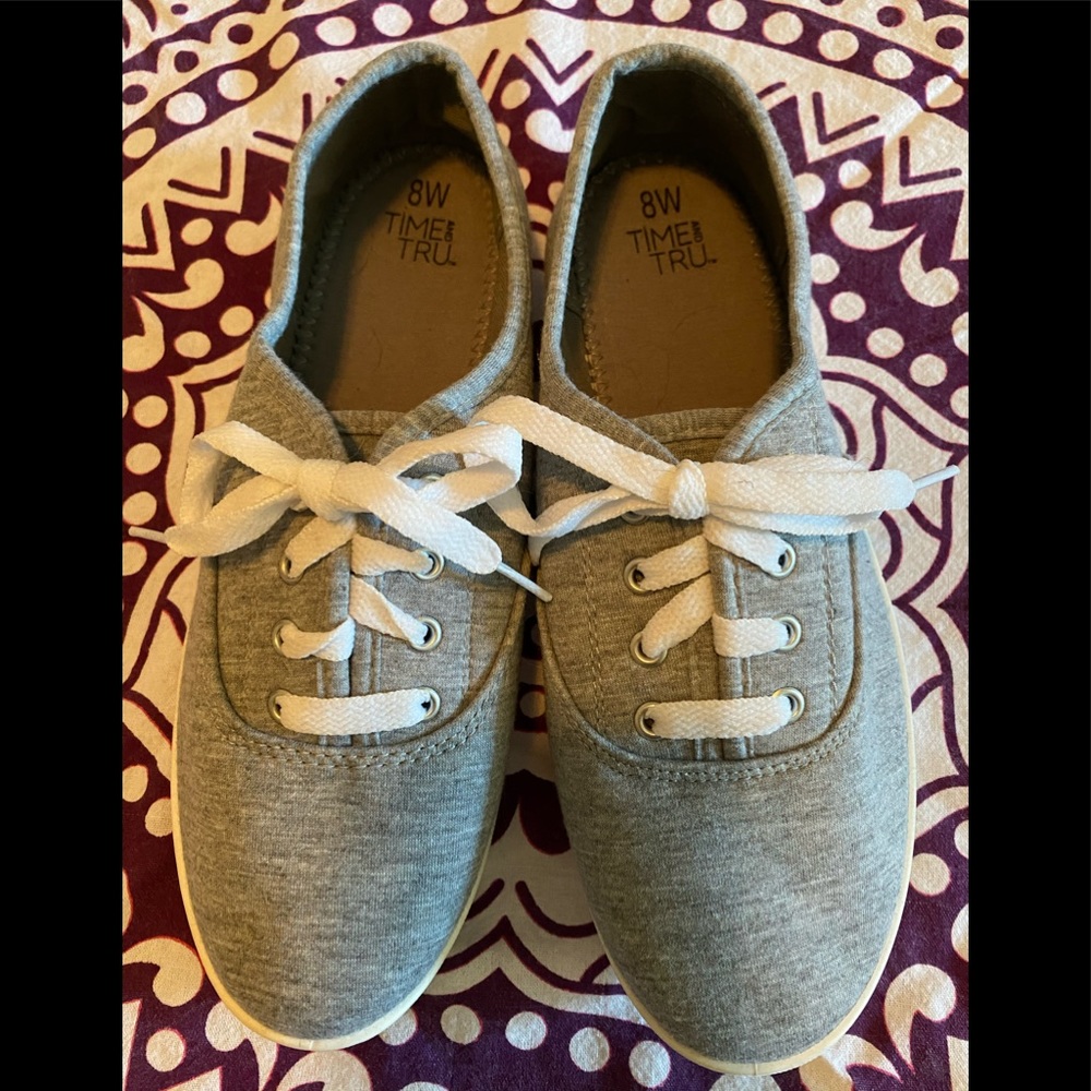 Women’s canvas shoe